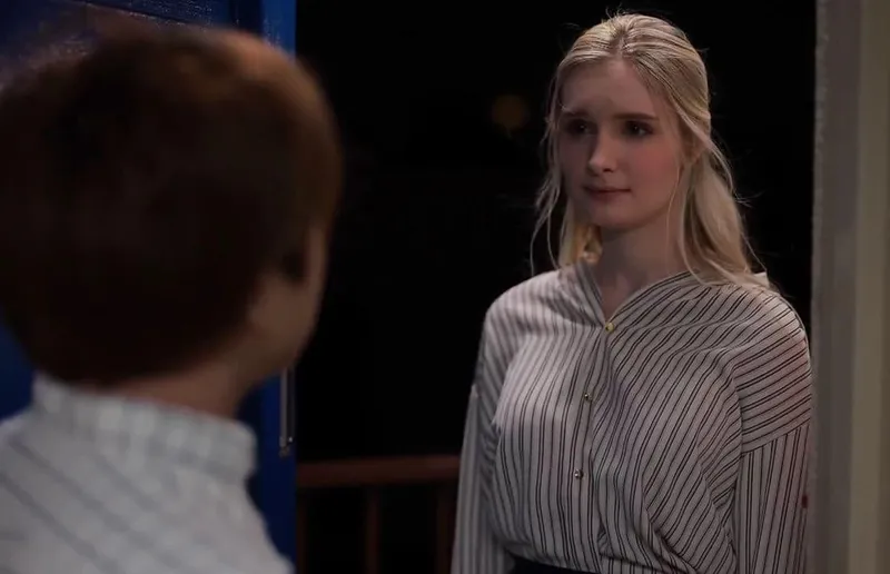 Cô đơn nơi xứ lạ với chồng yêu già, cô vợ tây được thằng hàng xóm an ủi