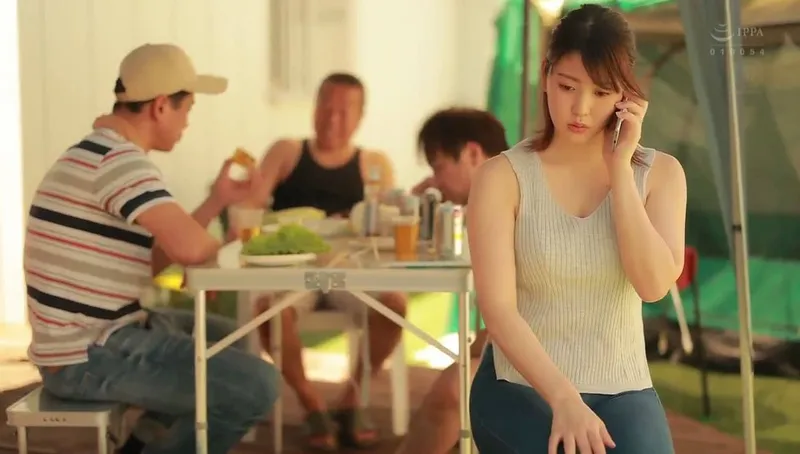 Chồng khờ để vợ yêu tham gia sự kiện cắm trại với mấy gã nhà bên và cái kết