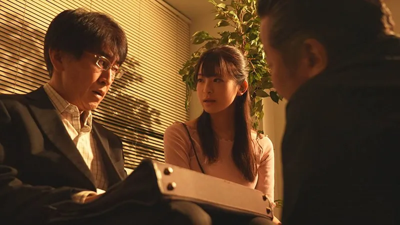 ông chồng vay nợ anh em xã đoàn, vợ yêu phải bán thân để trả nợ