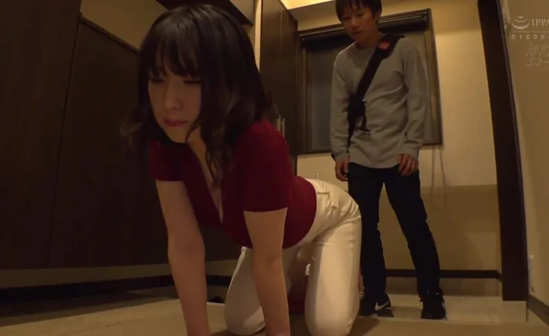 Người phụ nữ nhà bên thiếu thốn và cậu sinh viên số hưởng cạnh bên