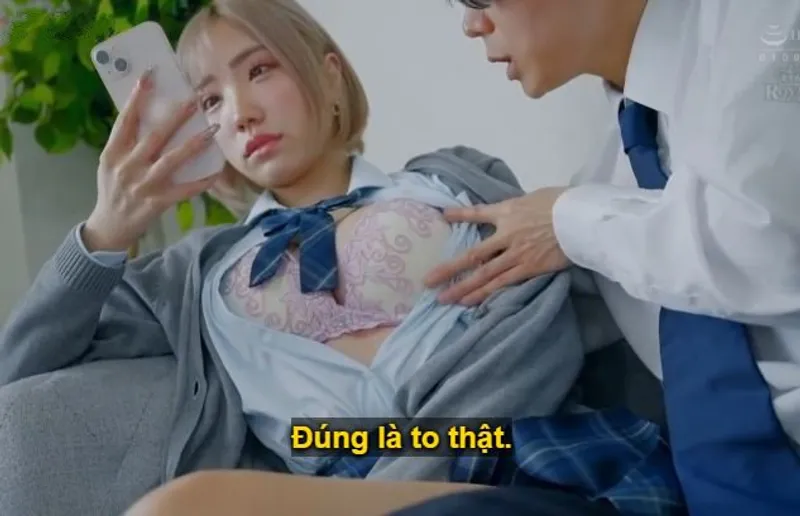 Cô nàng học sinh băng giá, miễn có tiền là anh tha hồ muốn làm gì em cũng được.